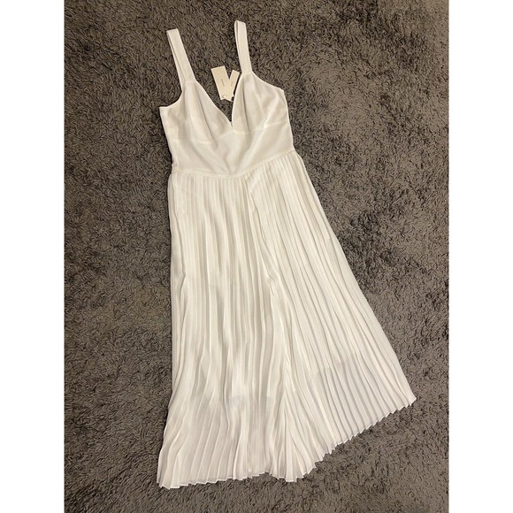 Vince. NEW Pleated Jumpsuit In Optic White V-Neck Sleeveless Size 8  $395.00 - Picture 12 of 16